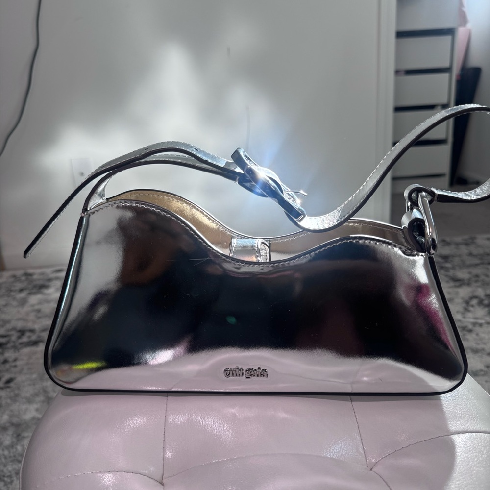 Chic Silver Shoulder Bag